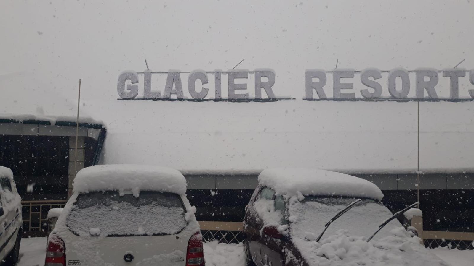 Hotel Glacier Resort Manāli Zewnętrze zdjęcie
