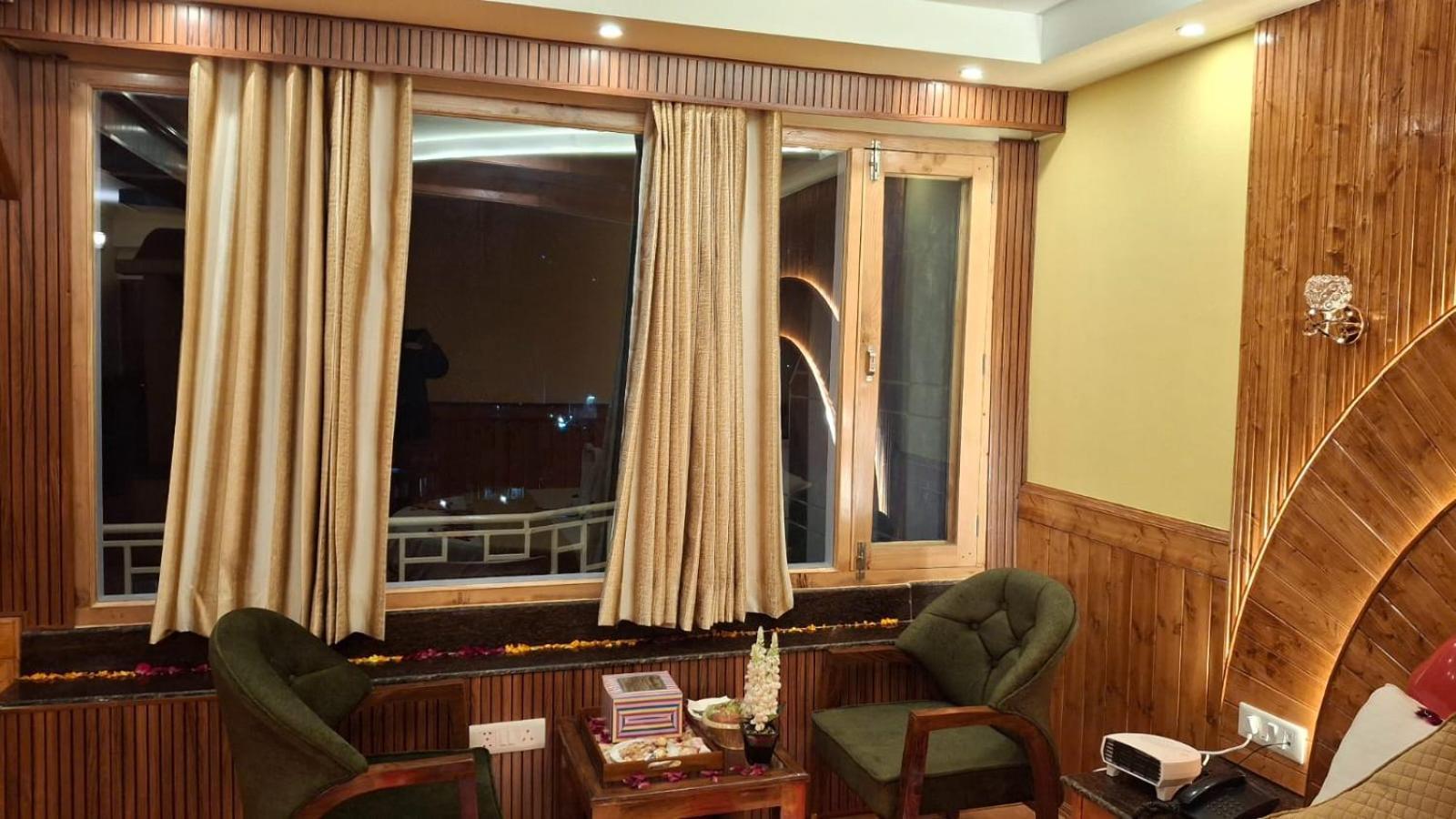 Hotel Glacier Resort Manāli Zewnętrze zdjęcie