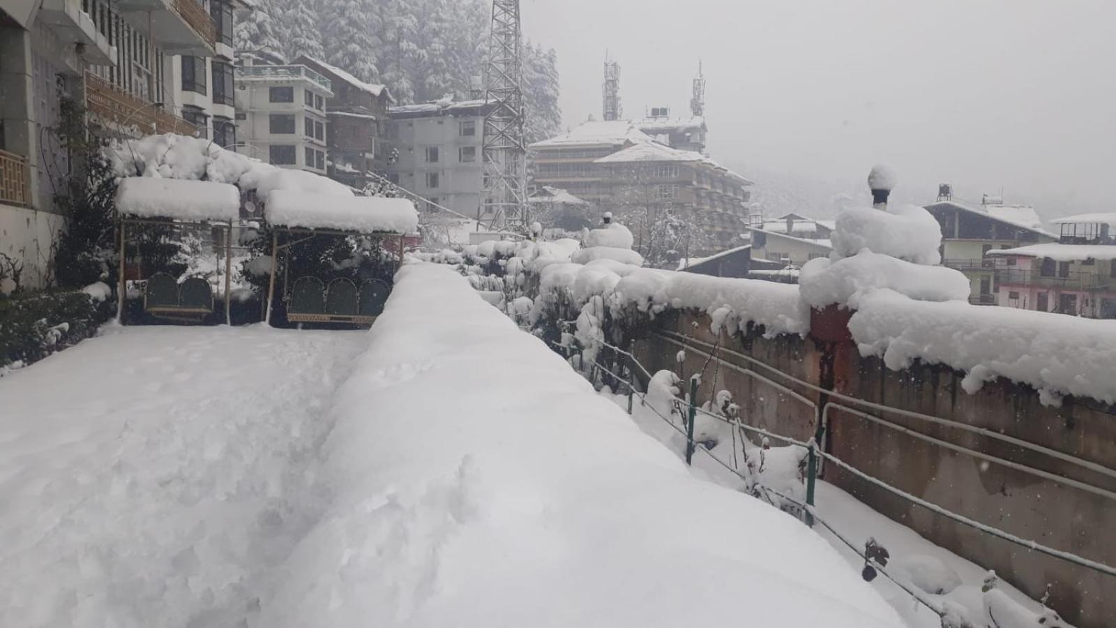 Hotel Glacier Resort Manāli Zewnętrze zdjęcie
