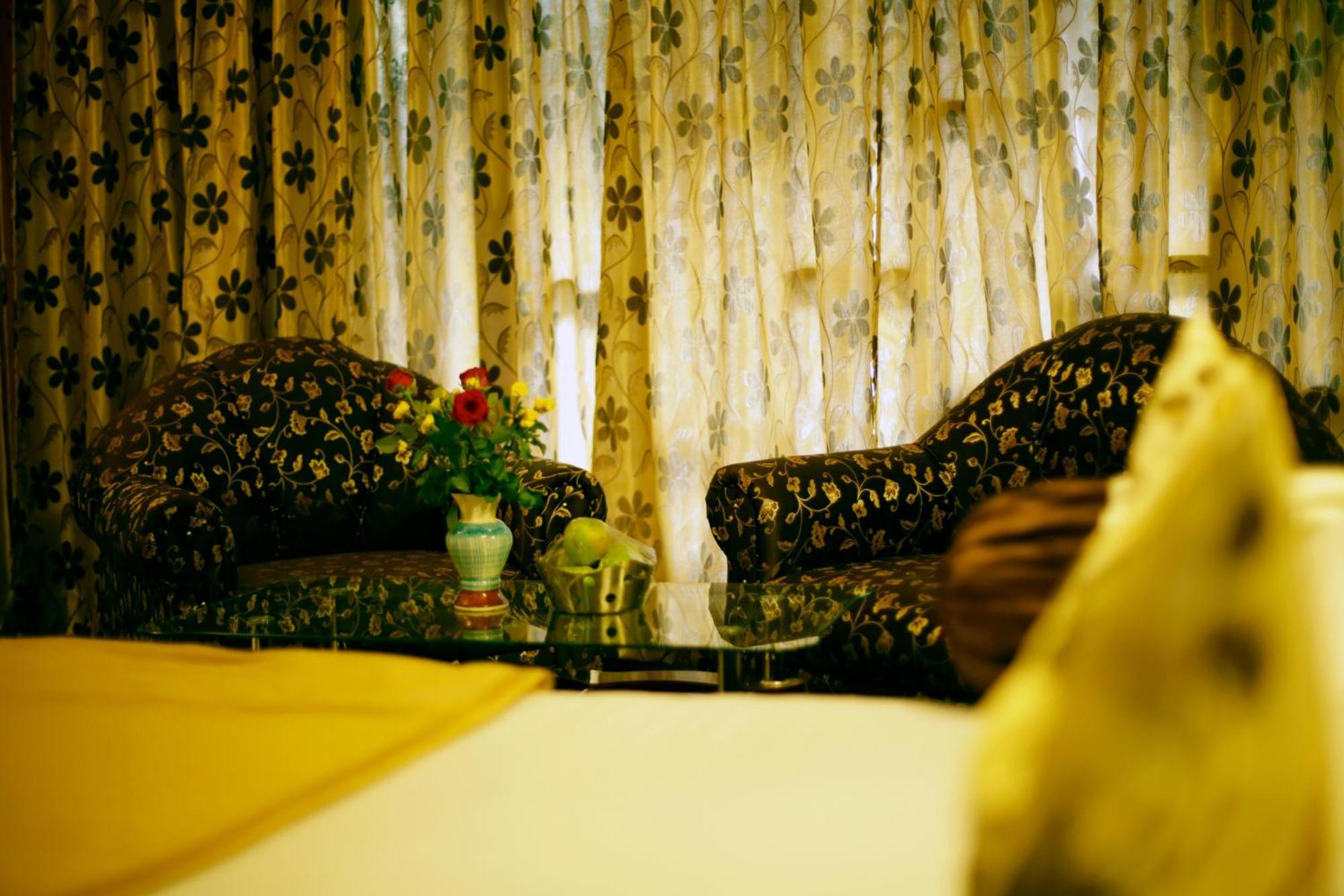 Hotel Glacier Resort Manāli Zewnętrze zdjęcie