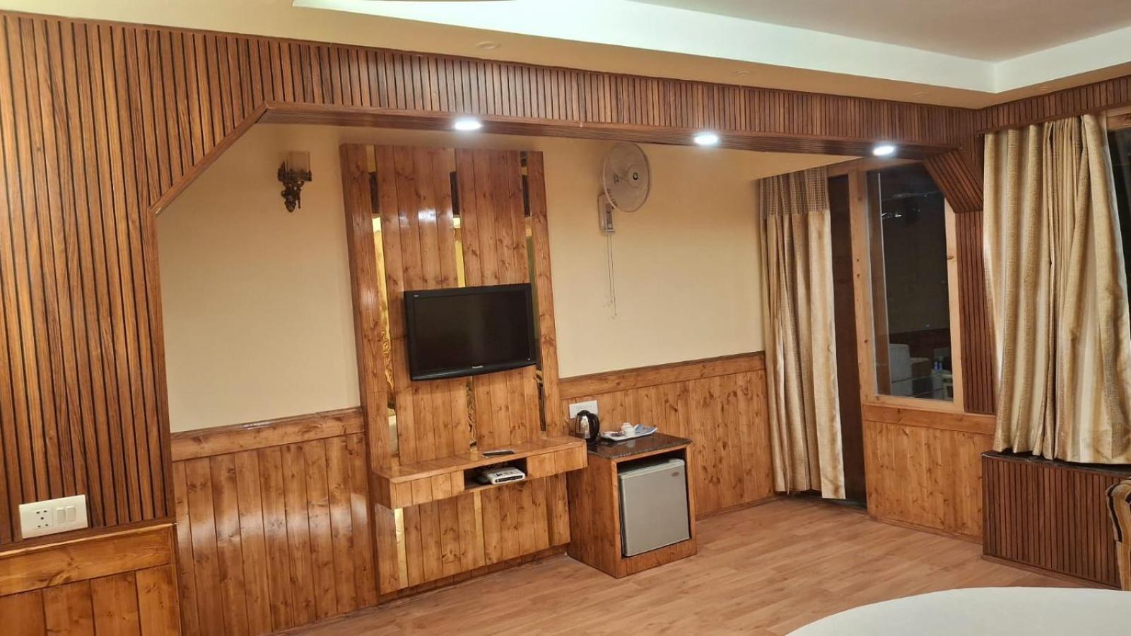 Hotel Glacier Resort Manāli Zewnętrze zdjęcie