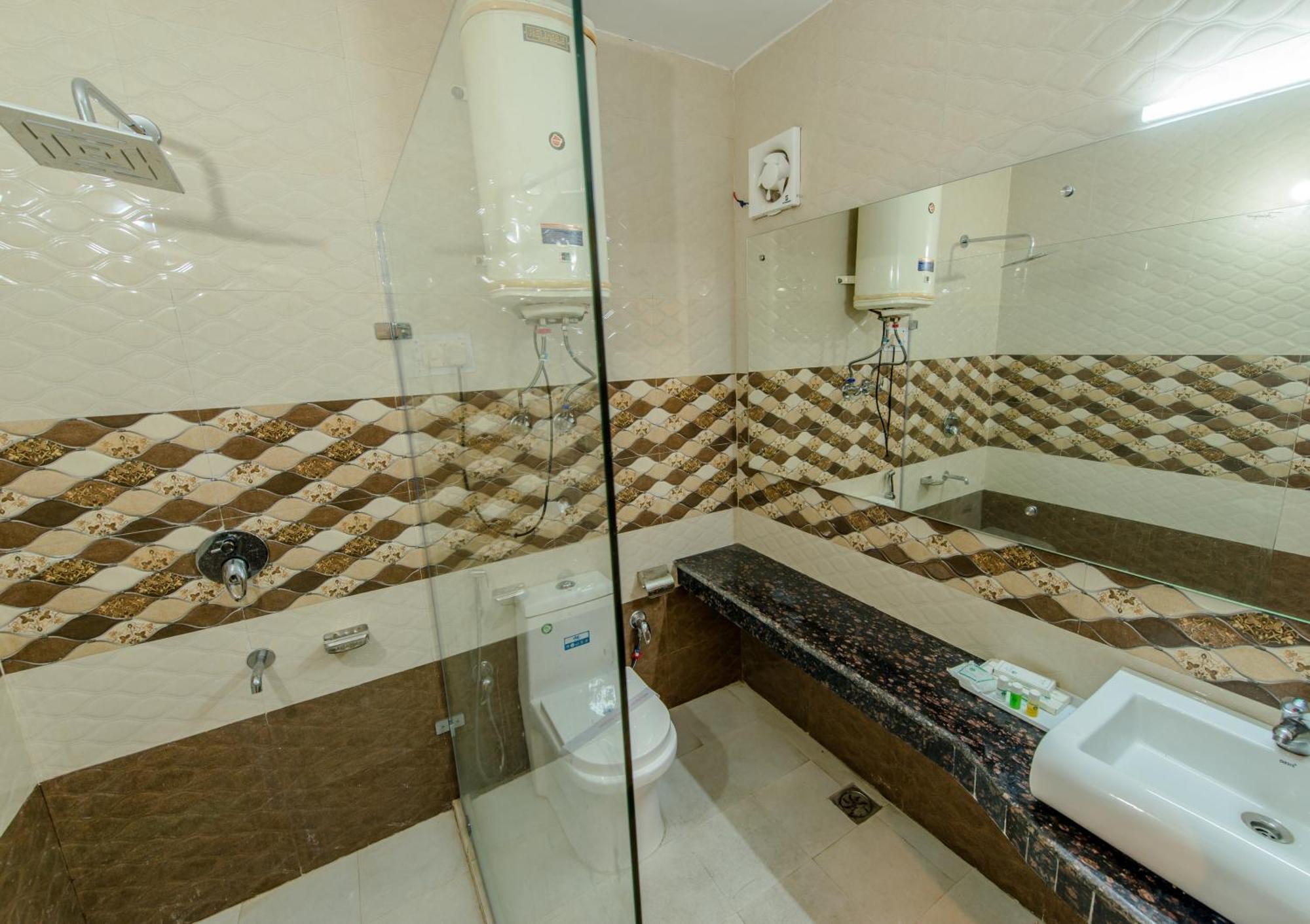 Hotel Glacier Resort Manāli Zewnętrze zdjęcie
