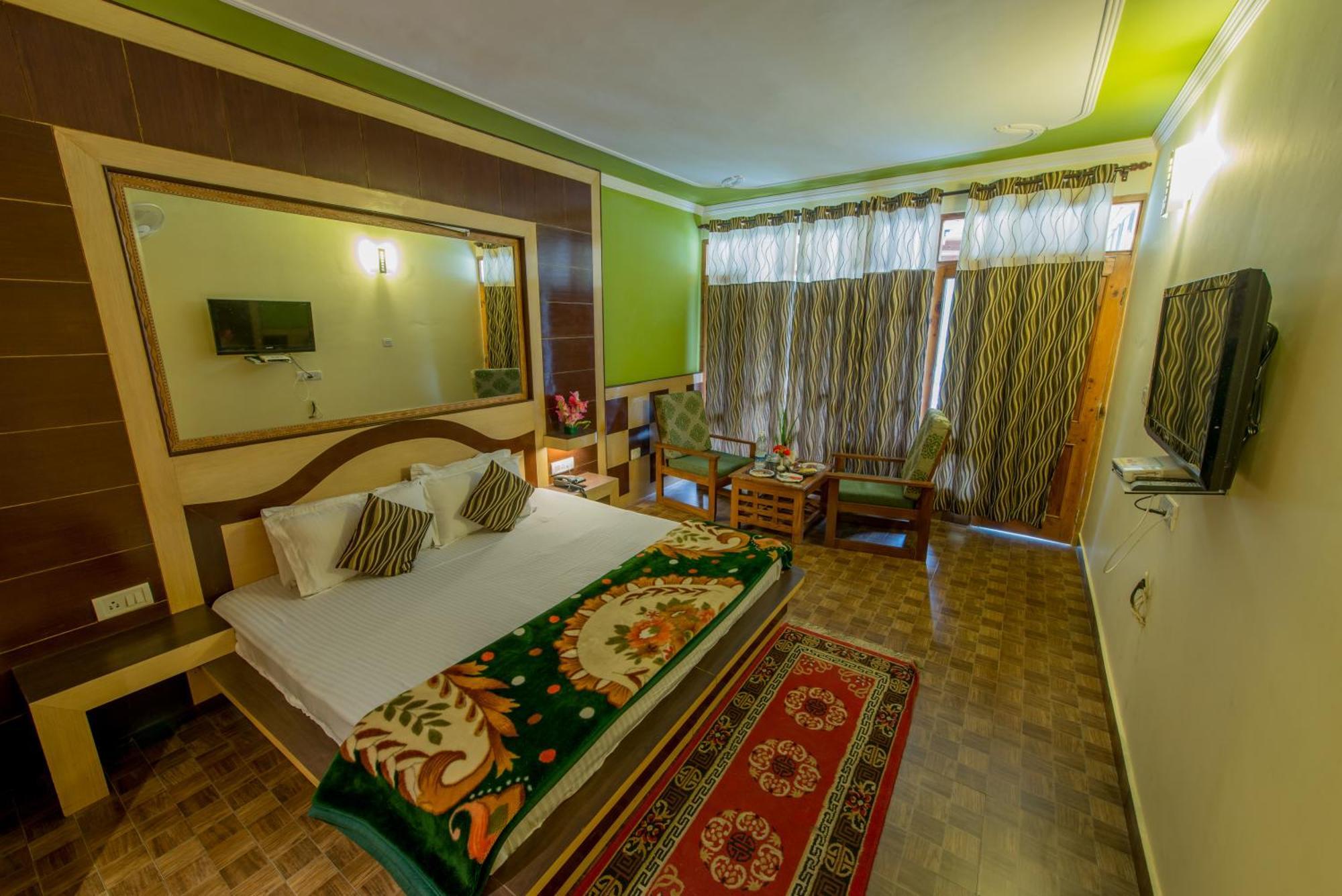 Hotel Glacier Resort Manāli Zewnętrze zdjęcie