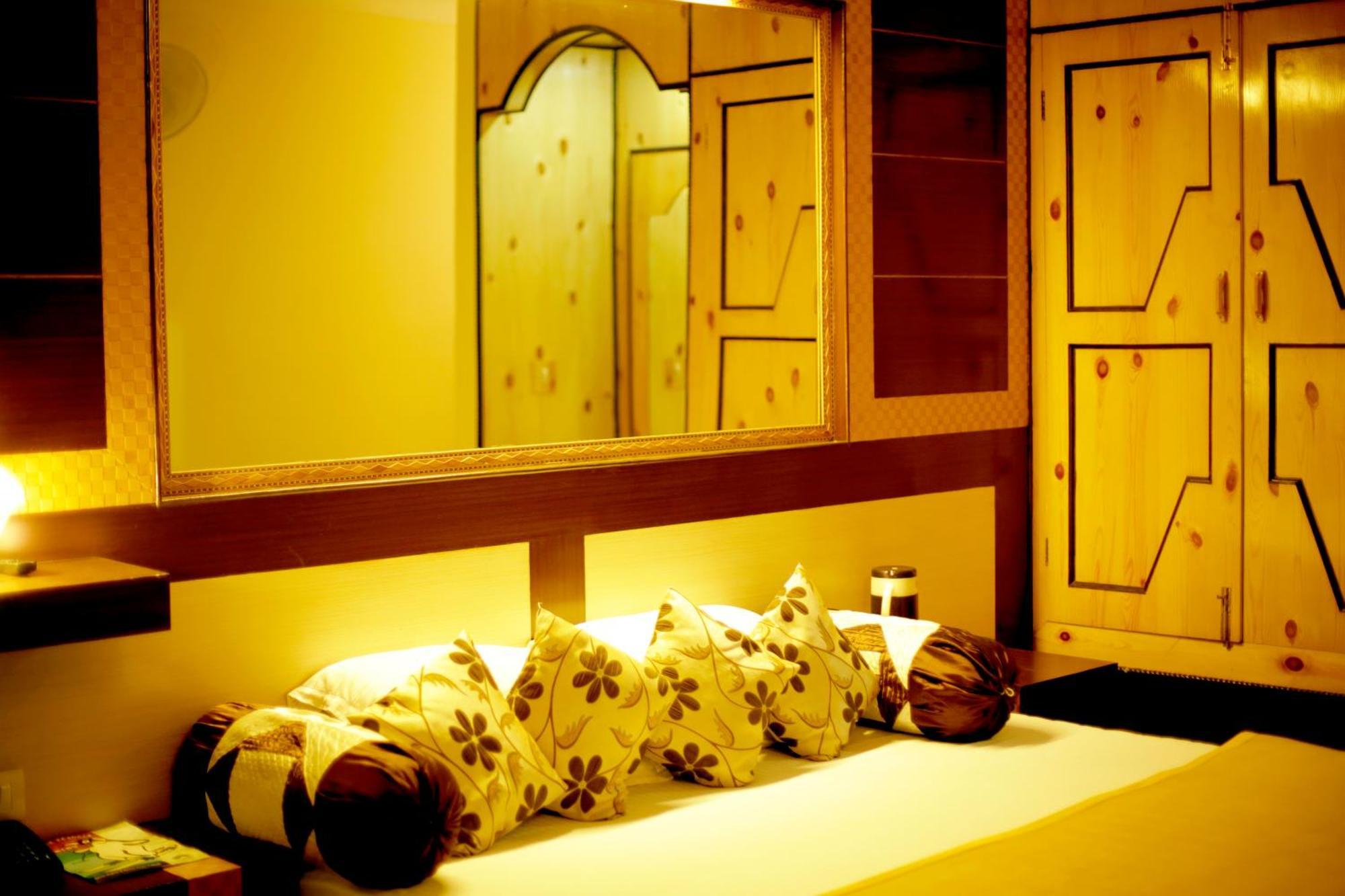 Hotel Glacier Resort Manāli Zewnętrze zdjęcie